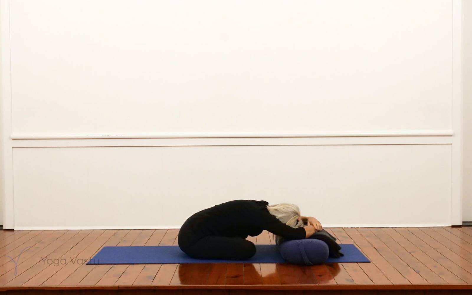 Online Iyengar yoga videos | Experienced level restorative and pranayama (414)