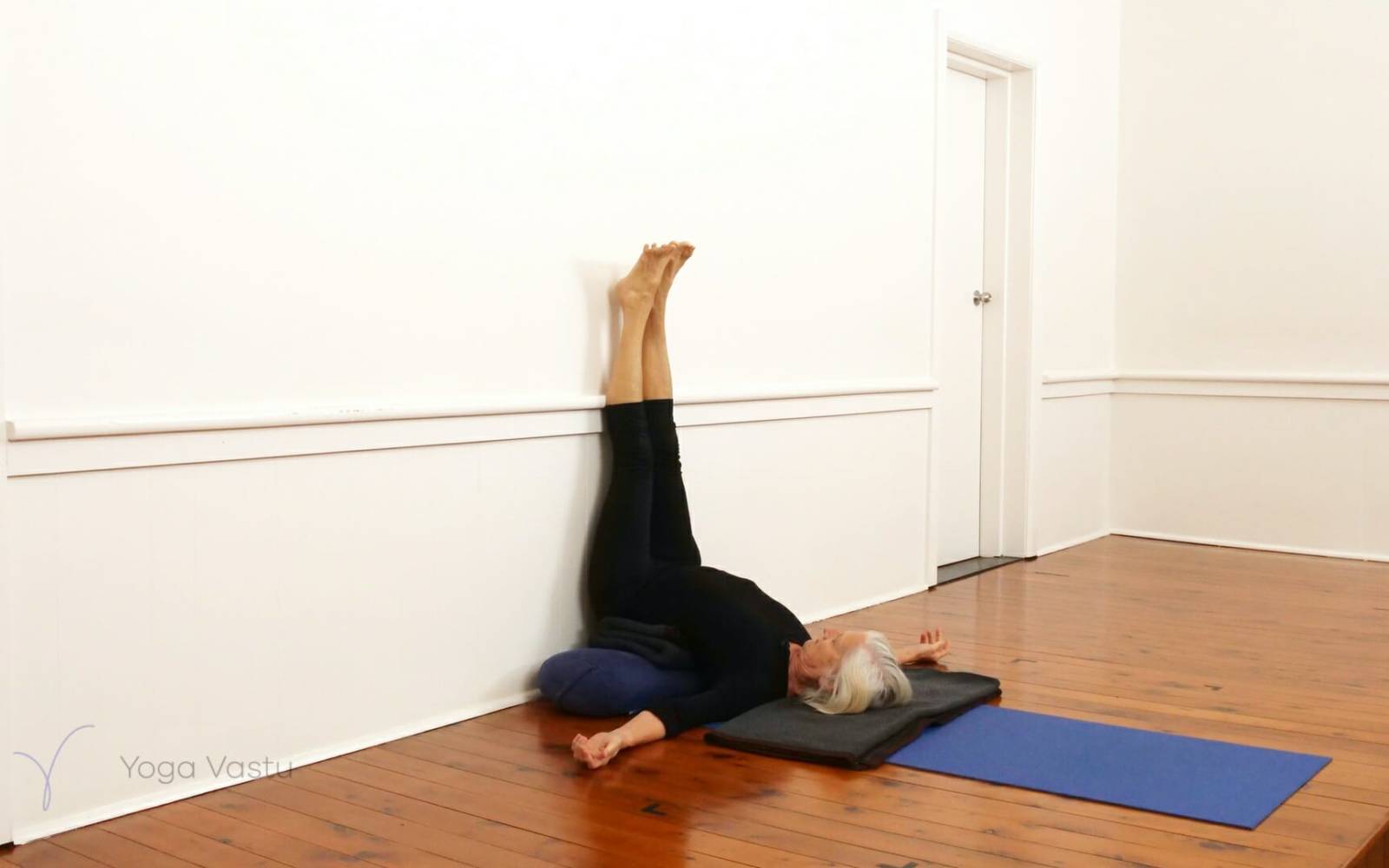 Online Iyengar yoga videos | Experienced level restorative and pranayama (414)