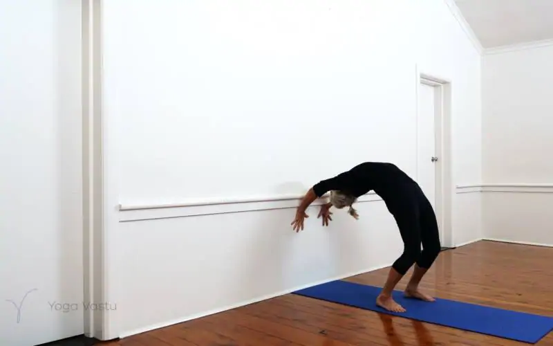 Yoga Pose: Low Lunge Pose | YogaClassPlan.com