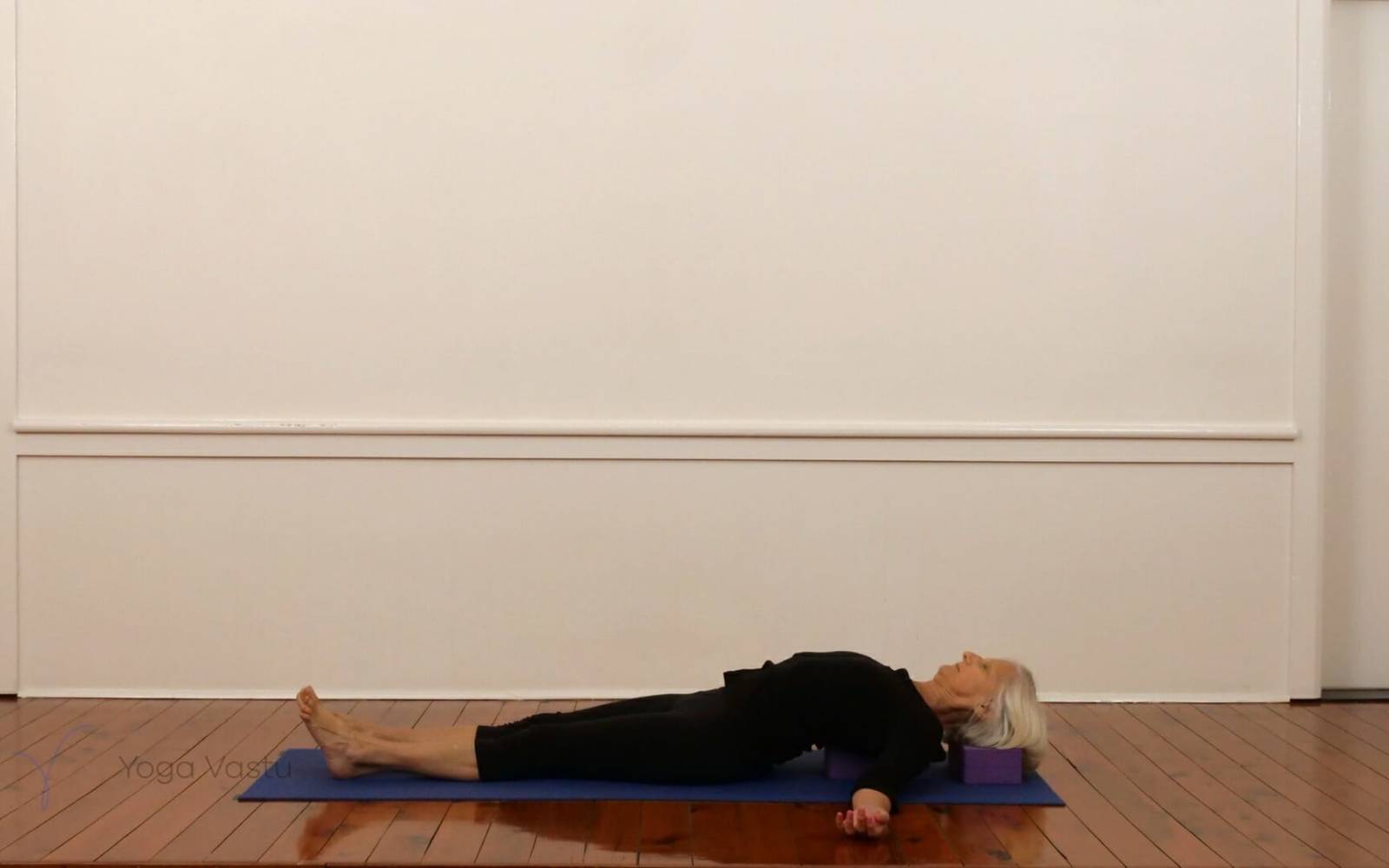 Online Iyengar yoga videos | Shoulders, abdominals plus inversions miscellaneous (215)