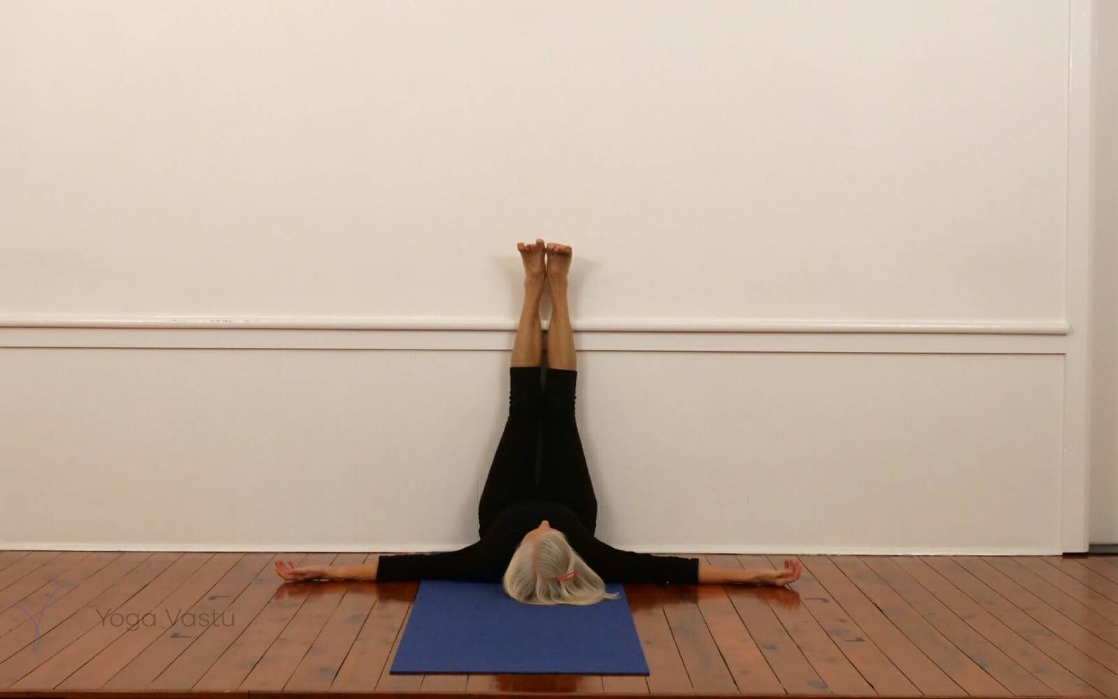 Online Iyengar yoga videos | Shoulders, abdominals plus inversions miscellaneous (215)