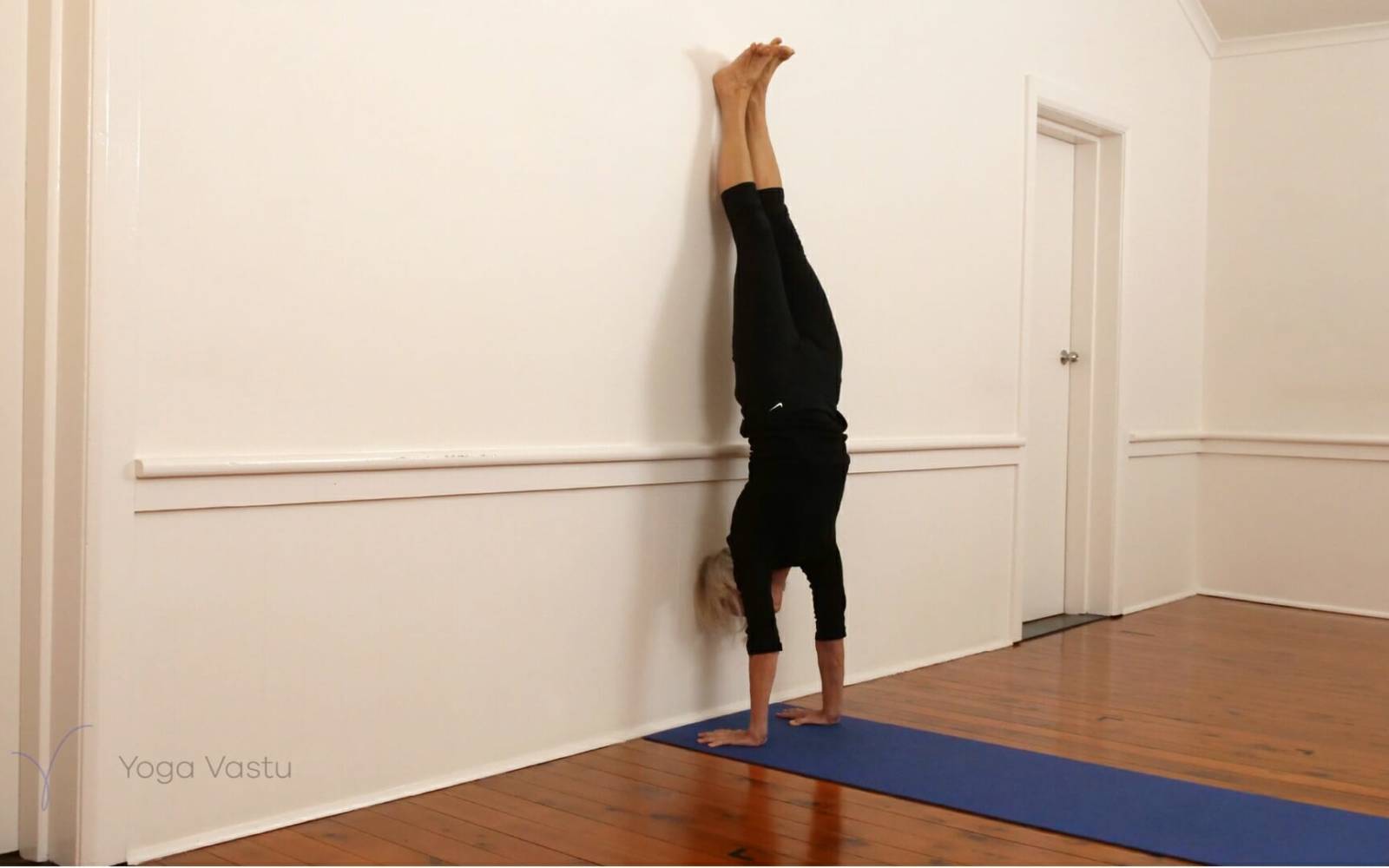 Online Iyengar yoga videos | Shoulders, abdominals plus inversions miscellaneous (215)
