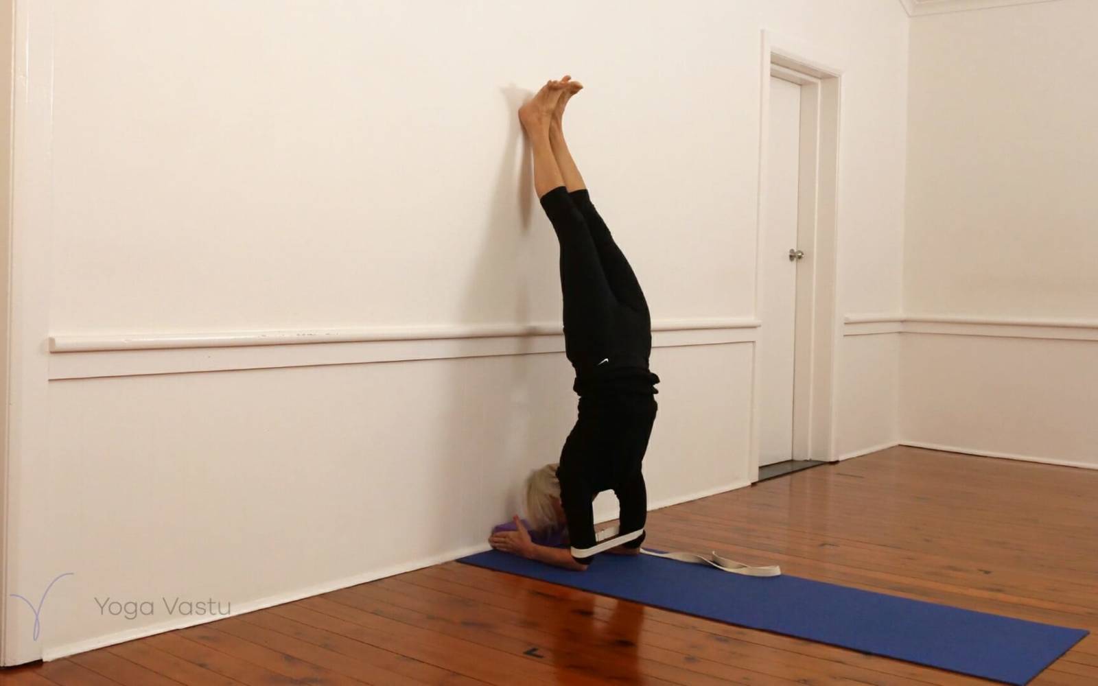 Online Iyengar yoga videos | Shoulders, abdominals plus inversions miscellaneous (215)