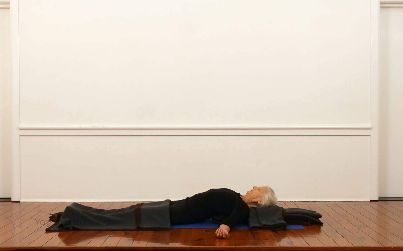 Online Iyengar yoga videos | General level sitting, restorative and lying pranayama (214)