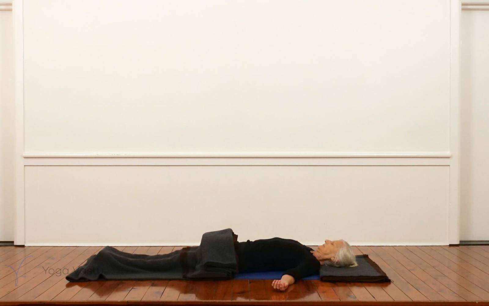 Online Iyengar yoga videos | General level sitting, restorative and lying pranayama (214)