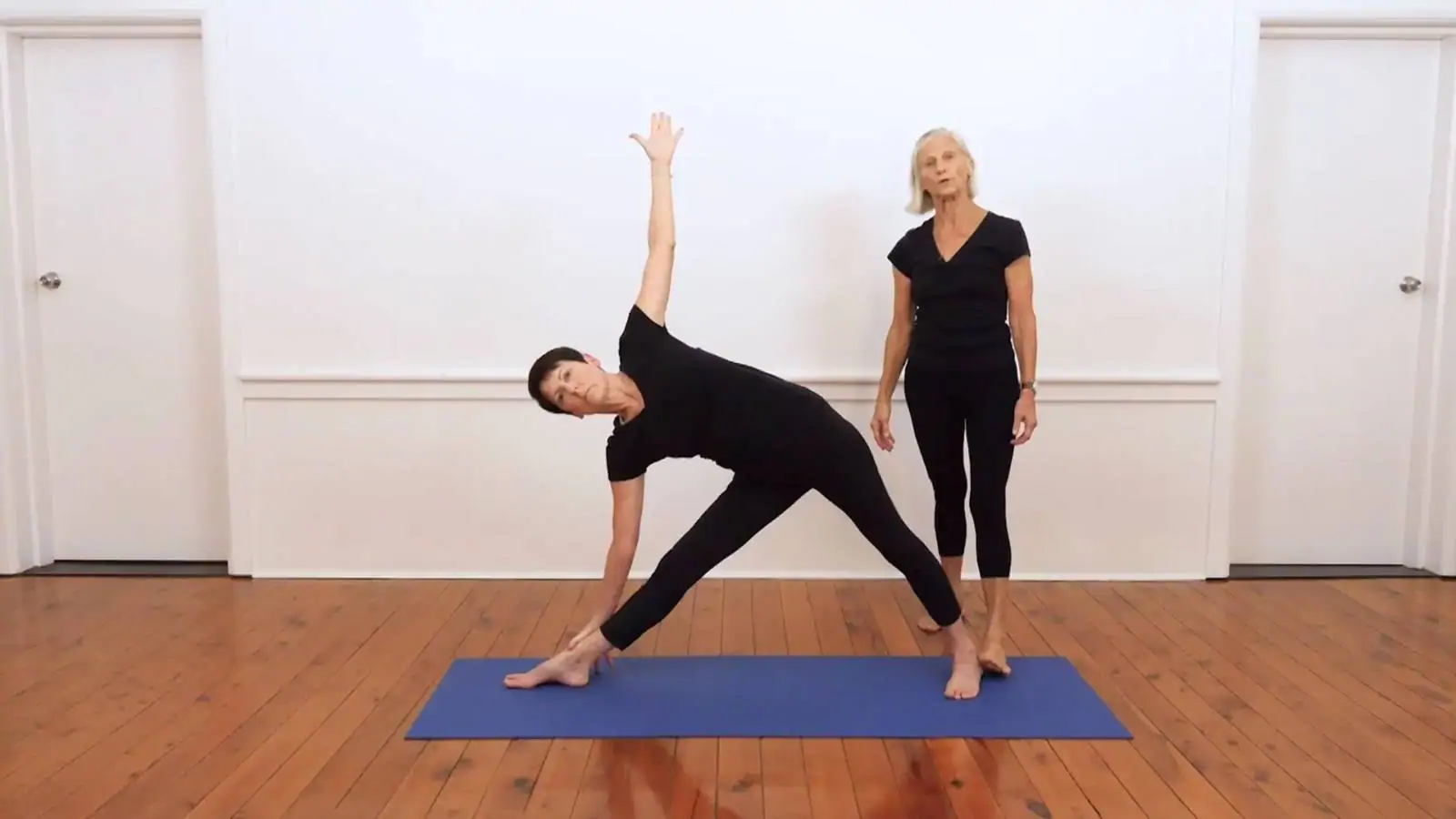 CHAIR YOGA SEQUENCE for Beginners | Lucilehr.com