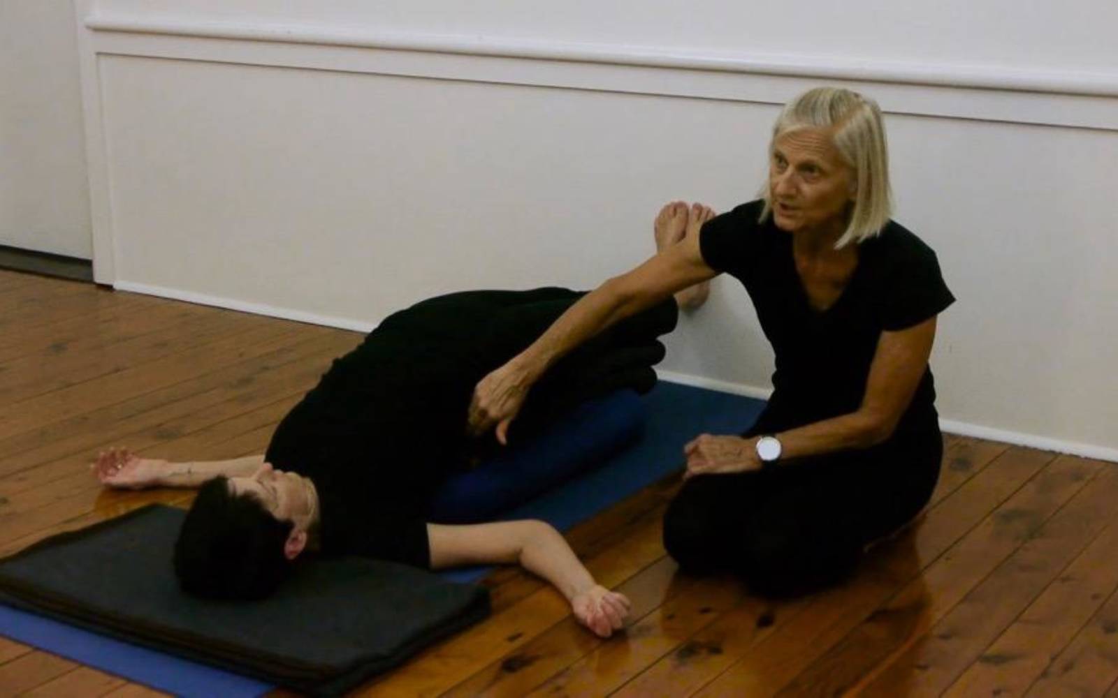 Online Iyengar yoga videos | Standing pose sequence to develop your foundations