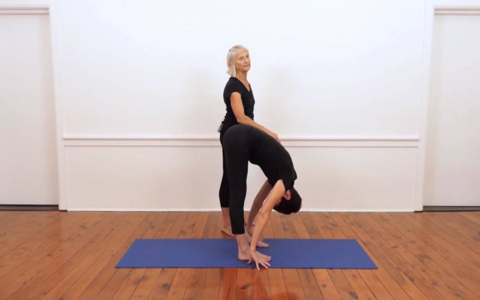 Garland Pose (Malasana) – Learn How To Practice This Asana In 3 Easy Steps  | Yoga With Nutan