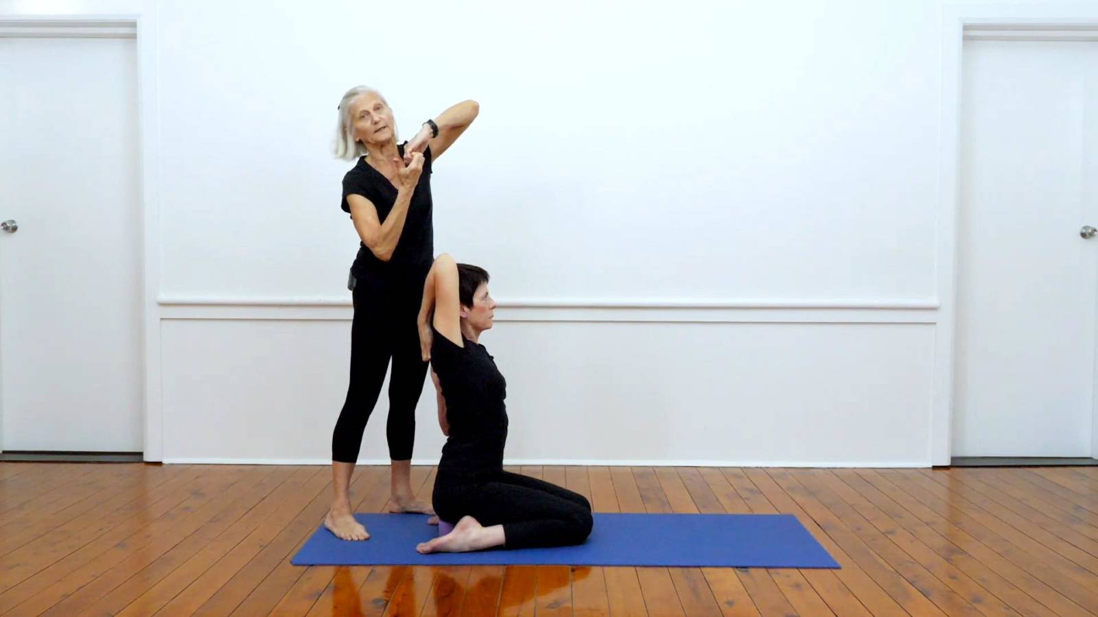 Sequence for stiffness in the neck and upper back | Yoga Vastu