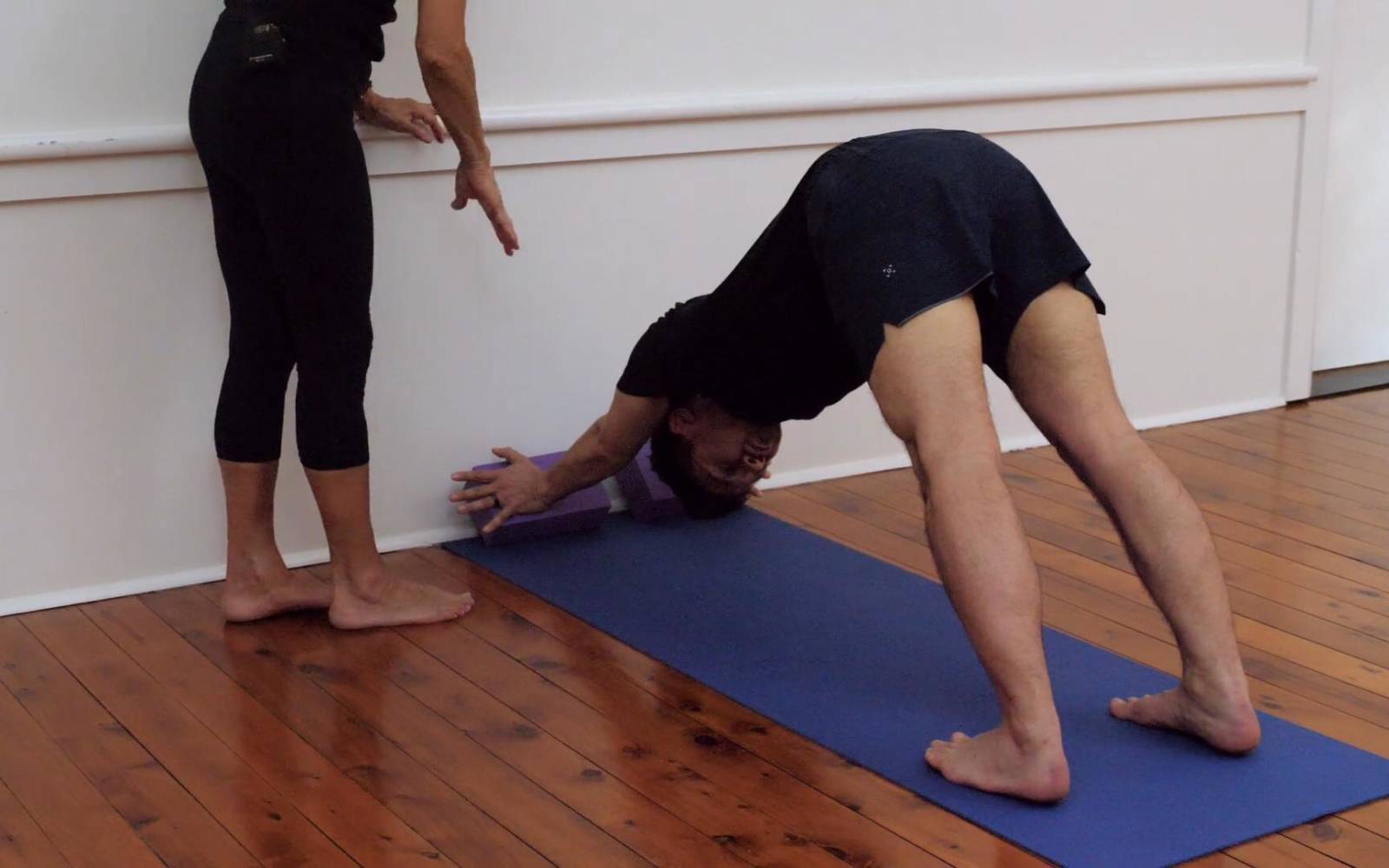 Online Iyengar yoga videos | Deep sequence for release of stiff neck and upper back