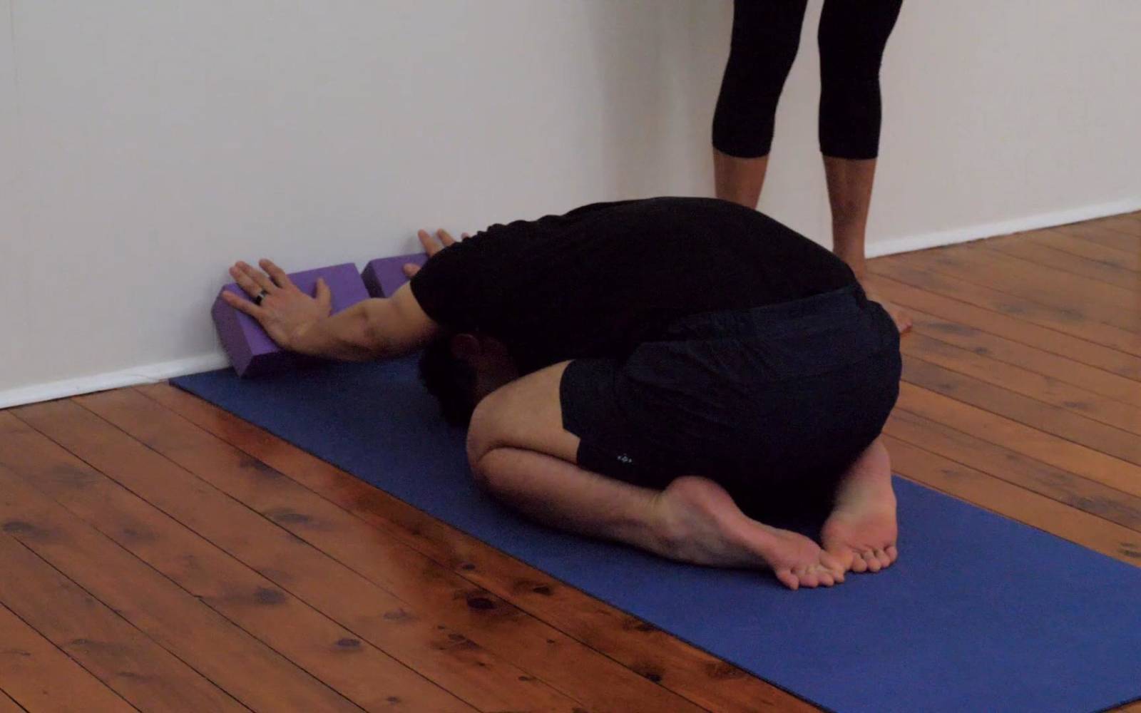 Online Iyengar yoga videos | Deep sequence for release of stiff neck and upper back