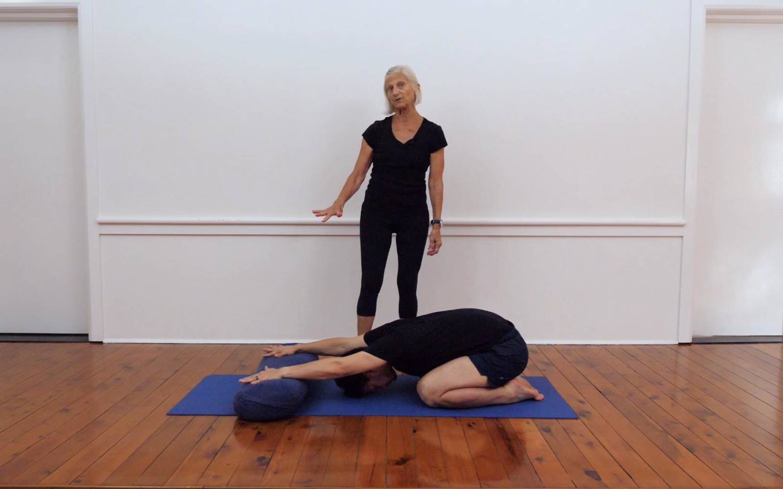 Yoga for tech neck, yoga for neck, free Iyengar Yoga for neck class —  Studio Po Iyengar Yoga