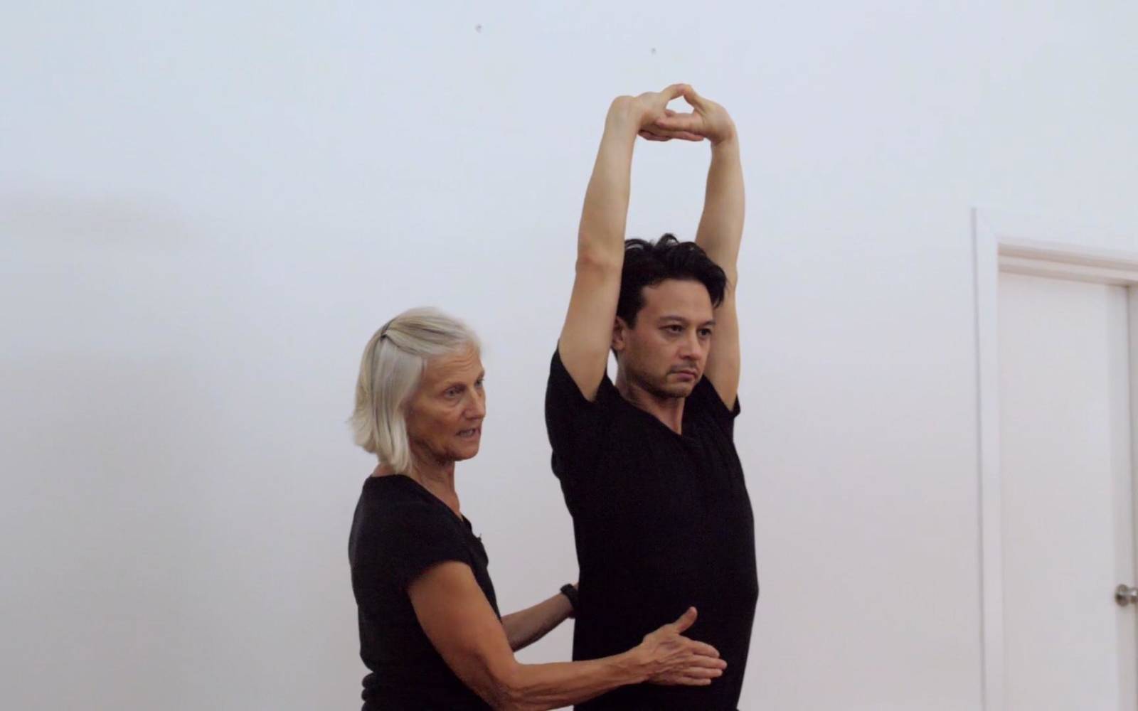 Online Iyengar yoga videos | Deep sequence for release of stiff neck and upper back