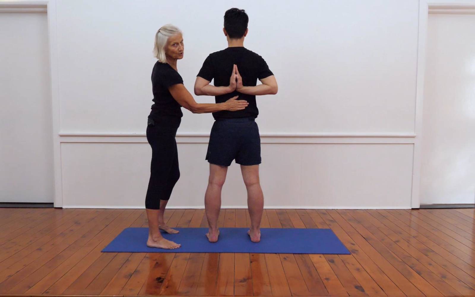 Online Iyengar yoga videos | Deep sequence for release of stiff neck and upper back