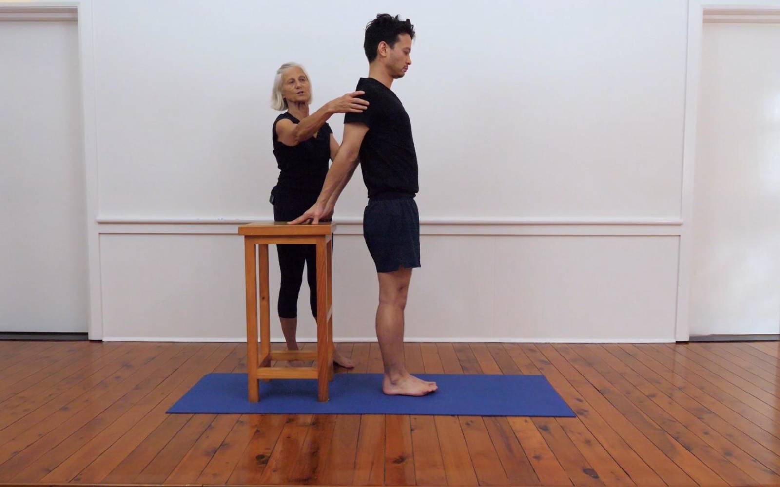 https://media.yogavastu.com/wp-content/uploads/2019/03/8-hands-bench-behind-sequence-release-neck-upper-back-1600x1000.jpg