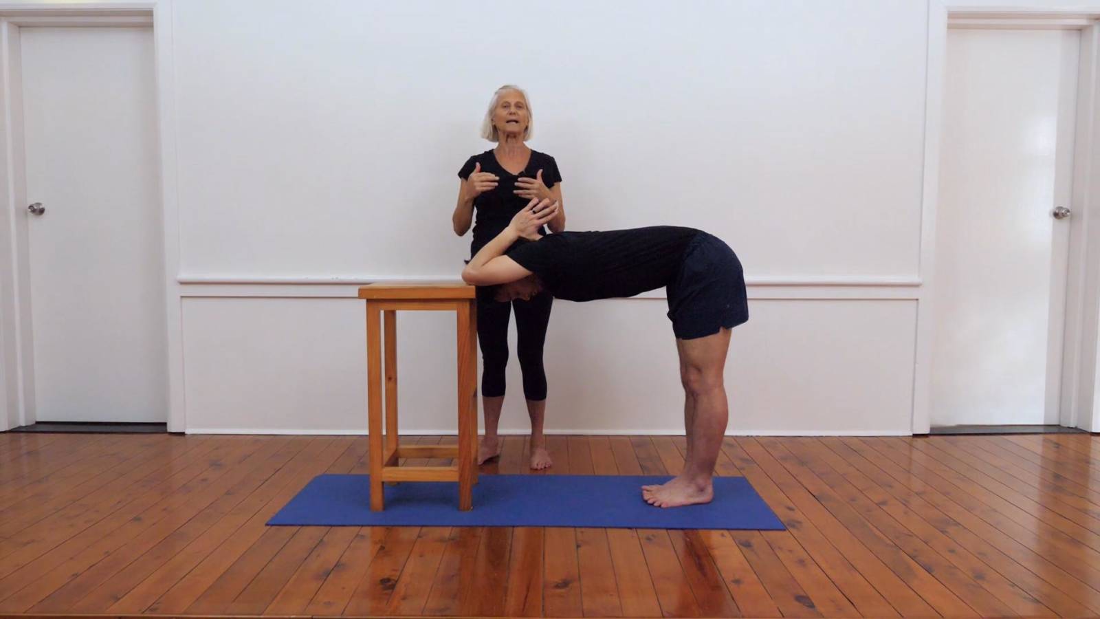 Yoga for tech neck, yoga for neck, free Iyengar Yoga for neck class —  Studio Po Iyengar Yoga
