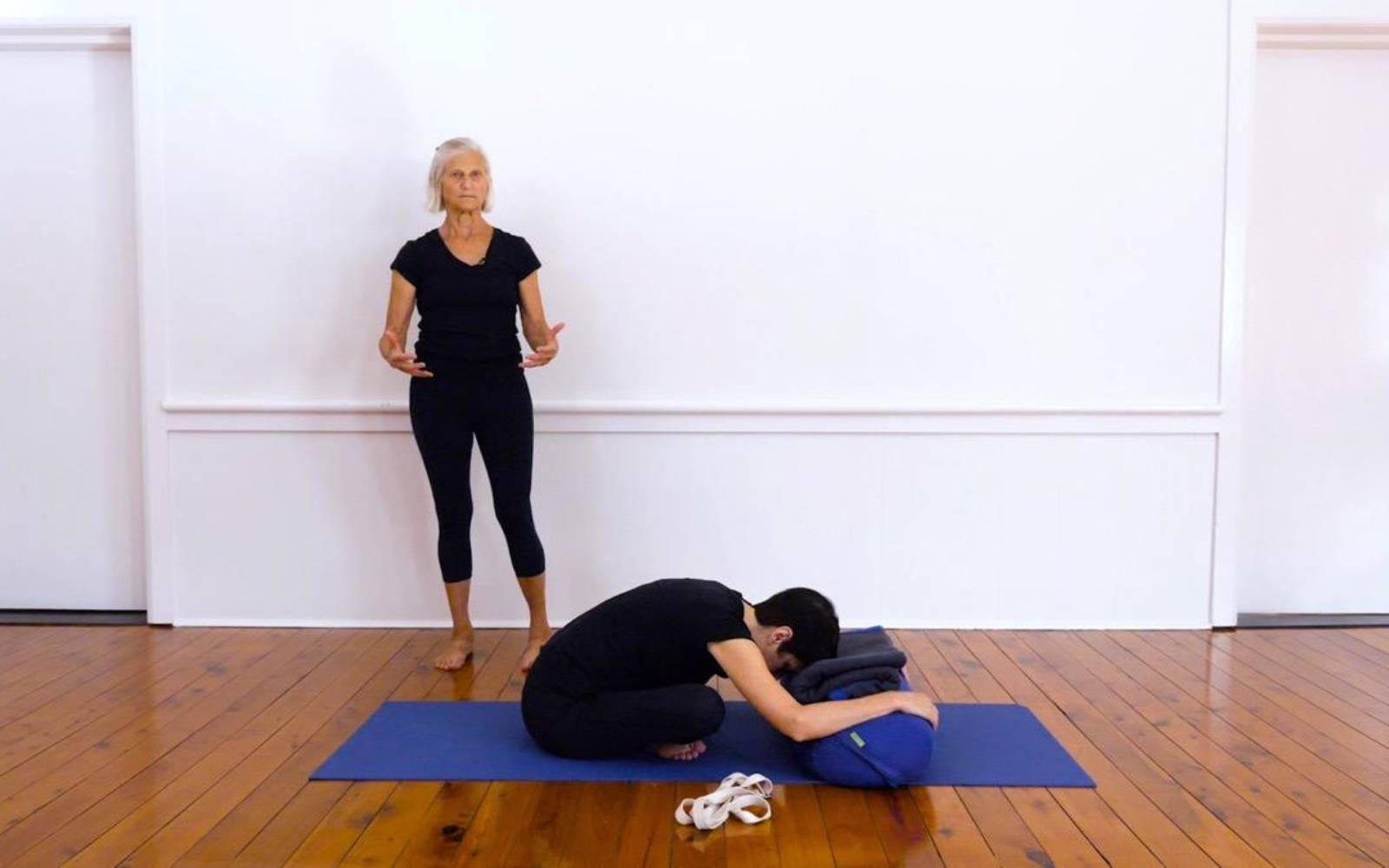 Premium Photo | Close up of doing yoga arm balance exercise with crossed  legs