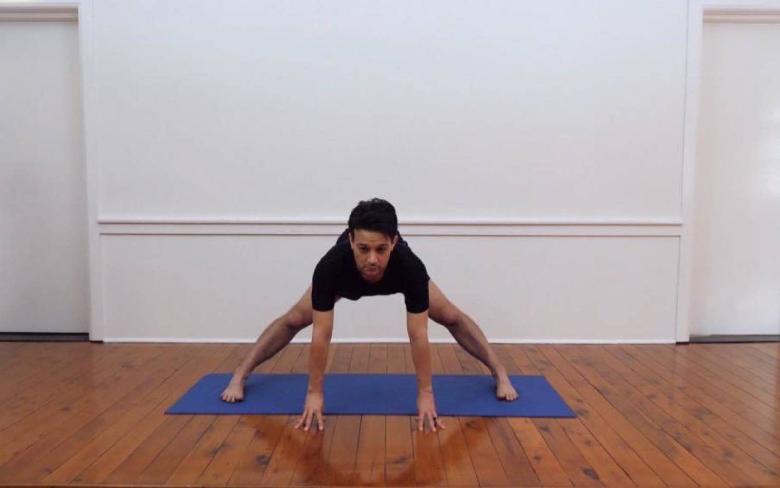 Why do we focus so much on standing poses in Iyengar Yoga? – Ballarat Yoga