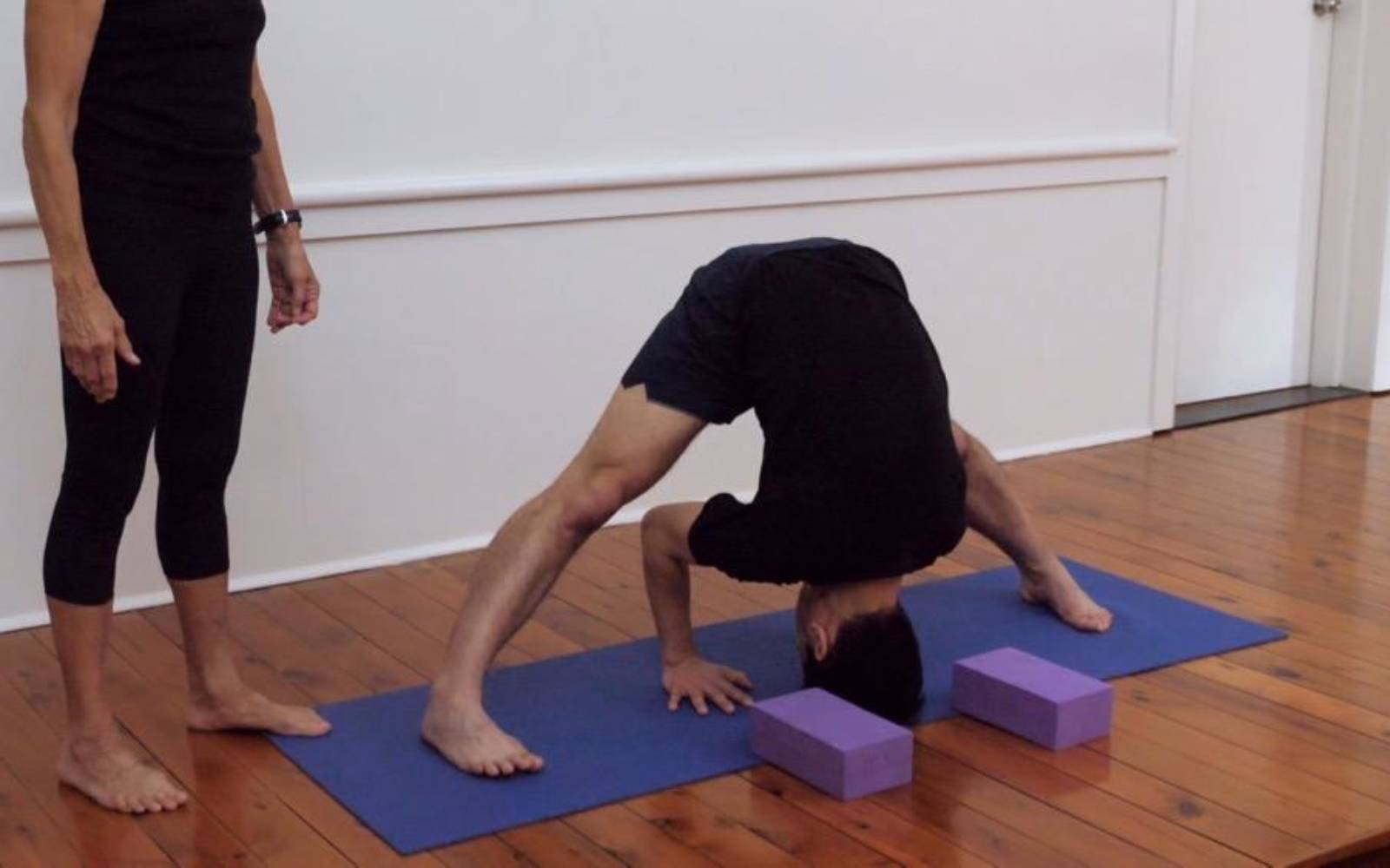 Online Iyengar yoga videos | Daily sequence focusing on standing poses