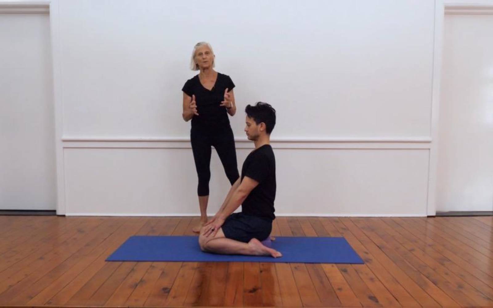 Online Iyengar yoga videos | Daily sequence focusing on standing poses