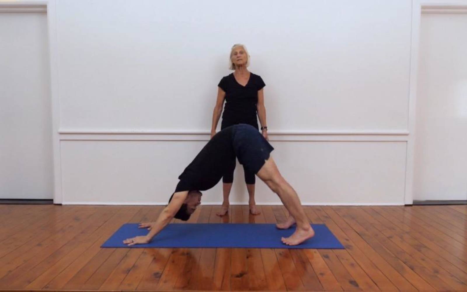 Online Iyengar yoga videos | Daily sequence focusing on standing poses