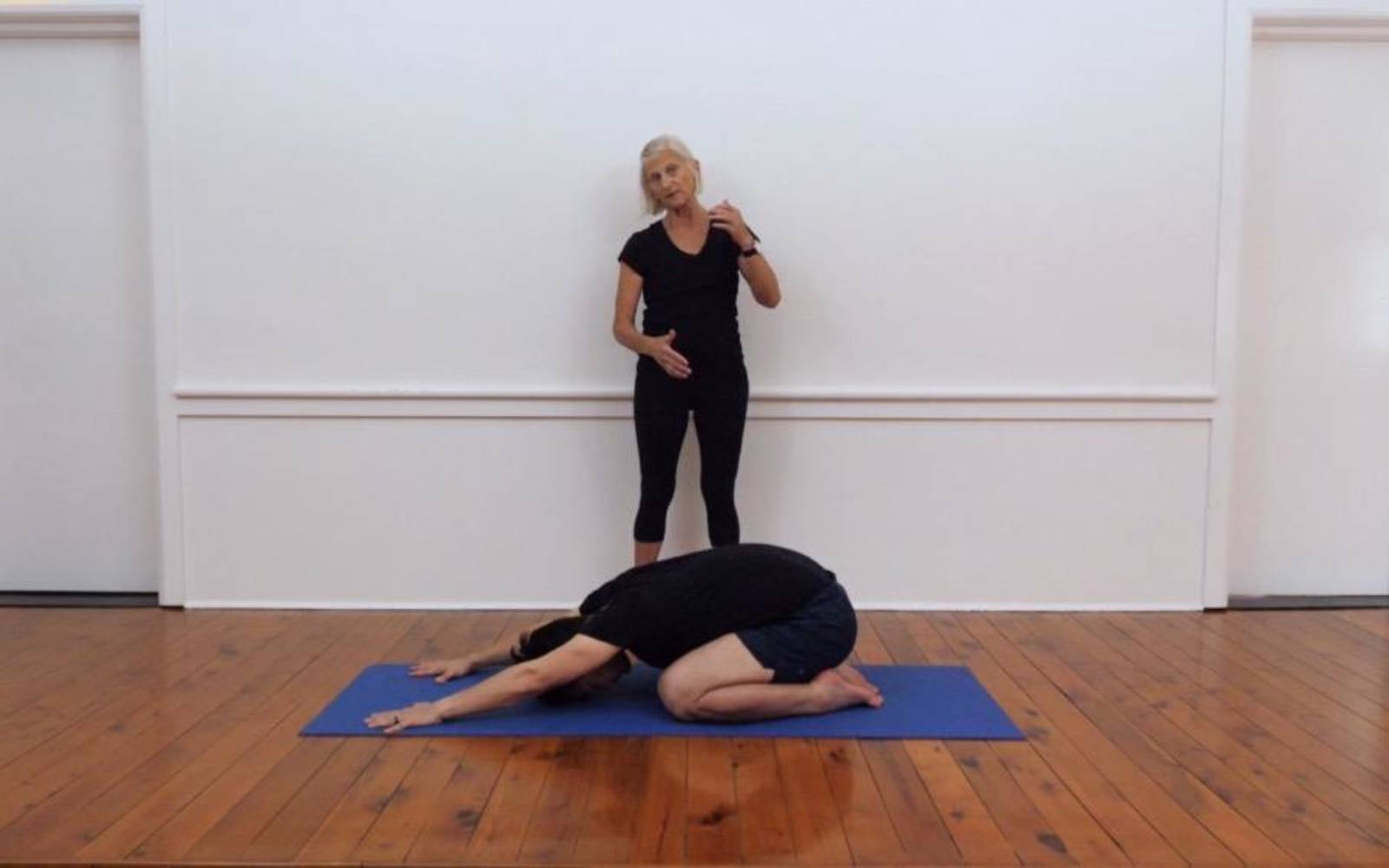 Online Iyengar yoga videos | Daily sequence focusing on standing poses