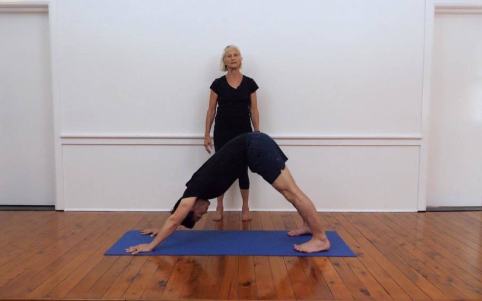 Online Iyengar yoga videos | Daily sequence focusing on standing poses