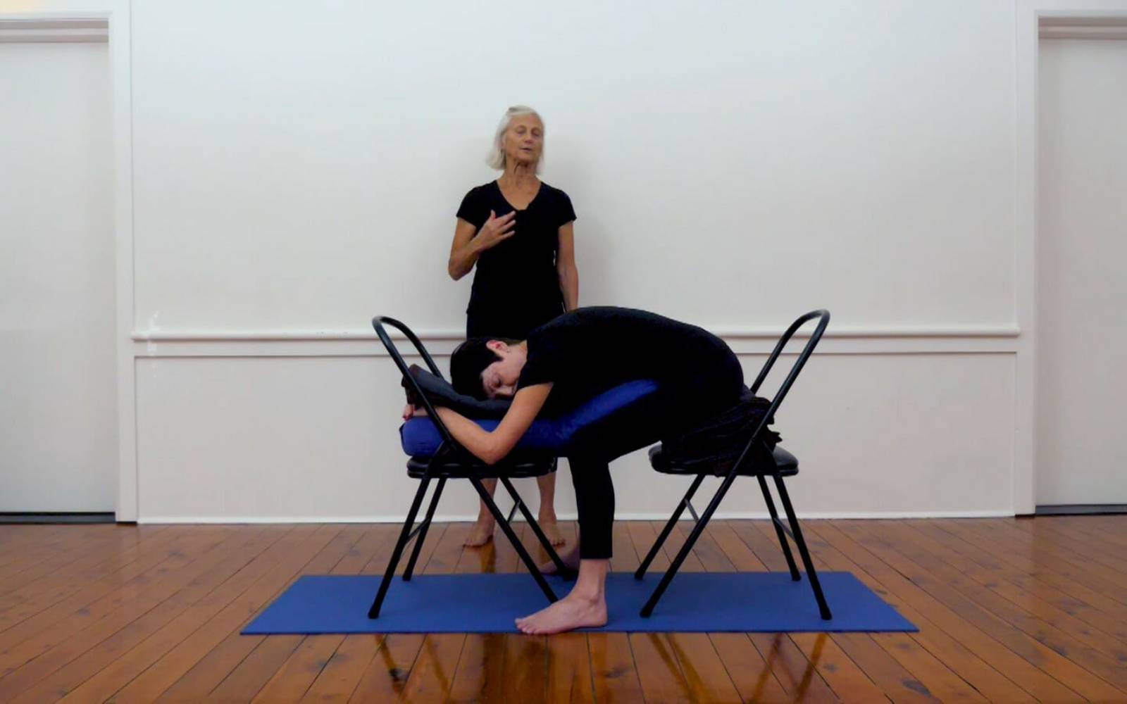 Online Iyengar yoga videos | Relief for tight and sore back muscles