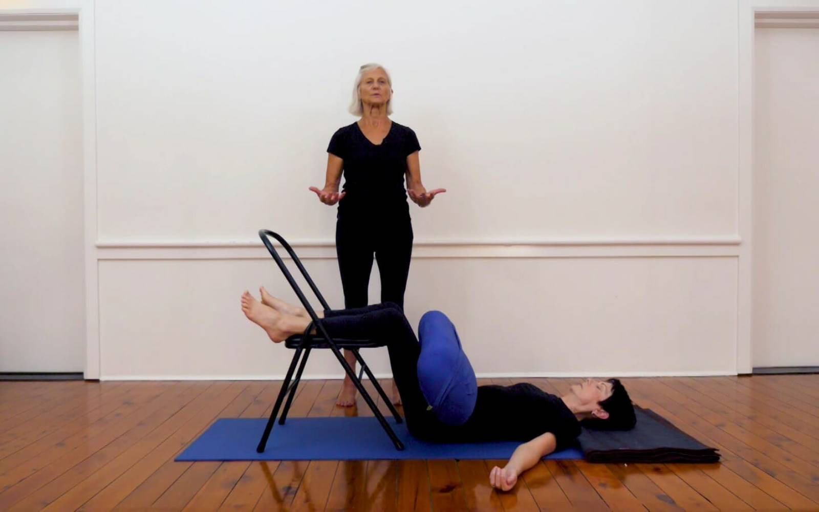 Online Iyengar yoga videos | Relief for tight and sore back muscles