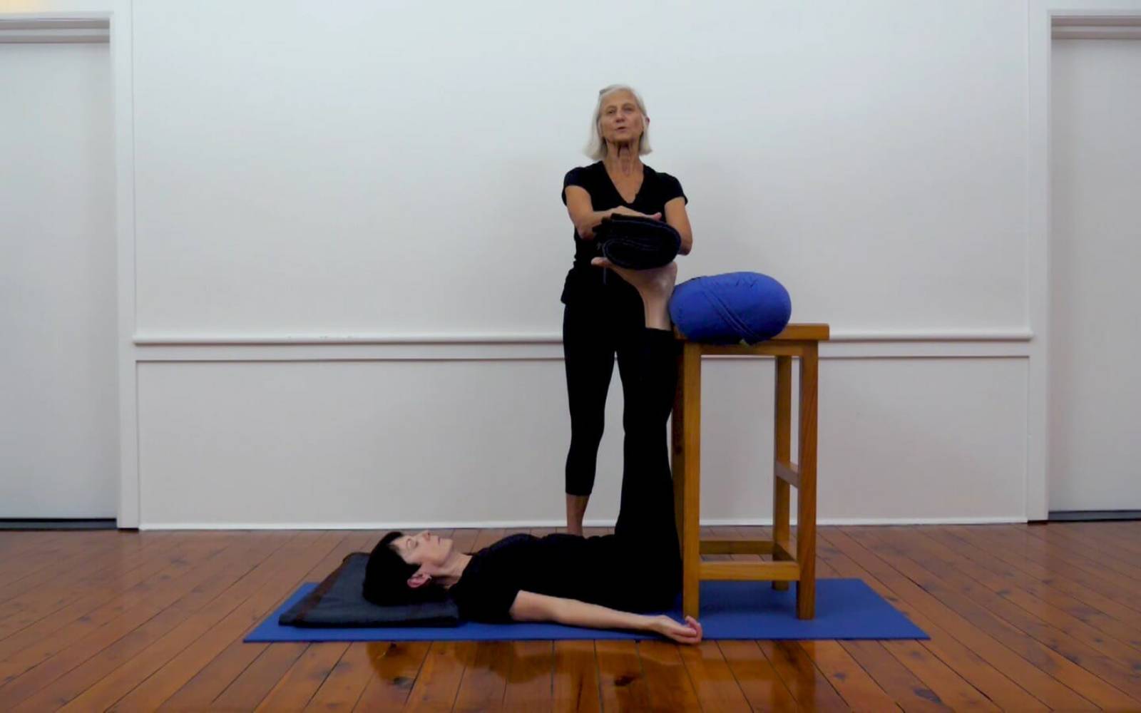 Online Iyengar yoga videos | Relief for tight and sore back muscles