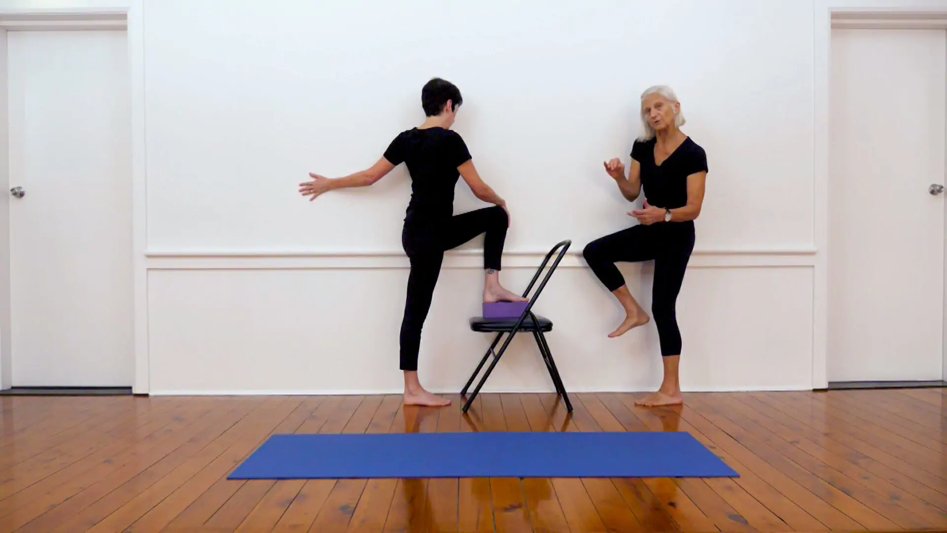 Chair twists to mobilise and release the back