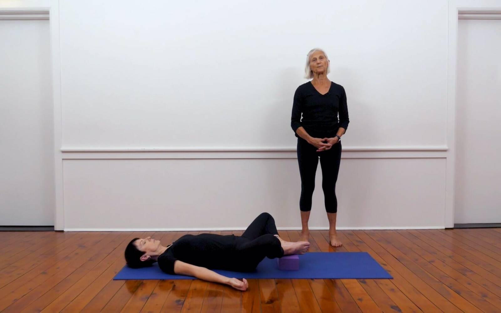 Online Iyengar yoga videos | Adapting your class practice for stiff hips