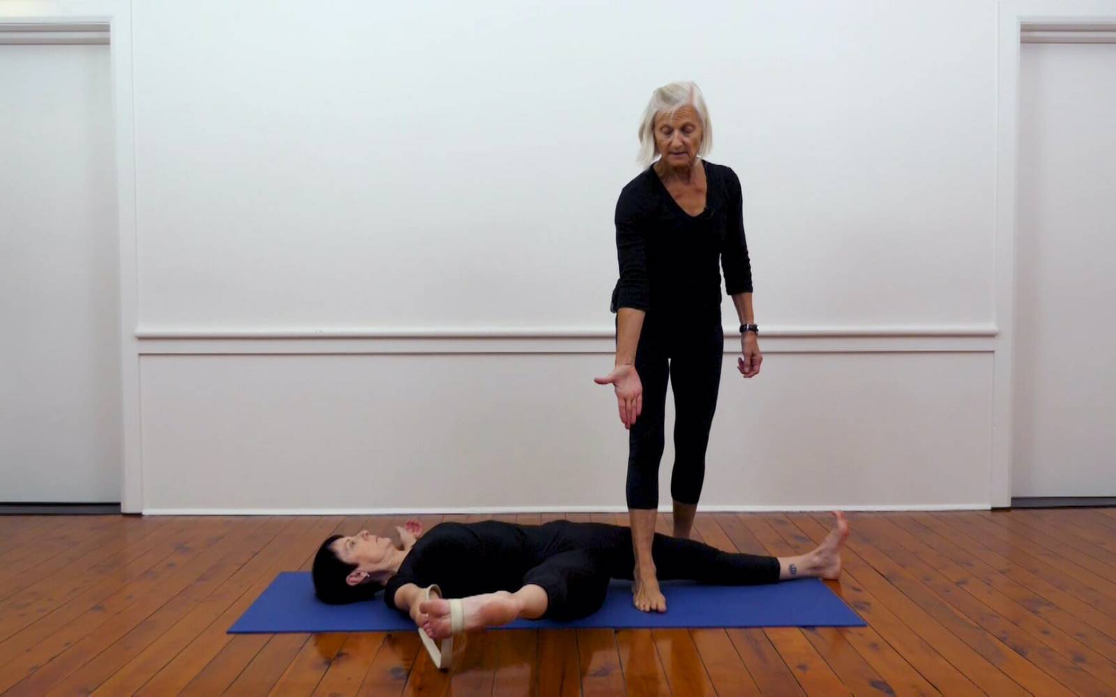 Online Iyengar yoga videos | Adapting your class practice for stiff hips