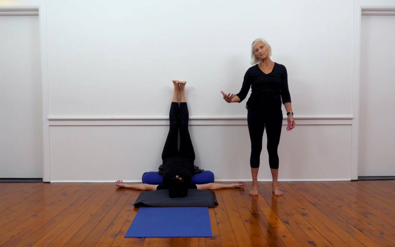 Online Iyengar yoga videos | Adapting your class practice for stiff hips