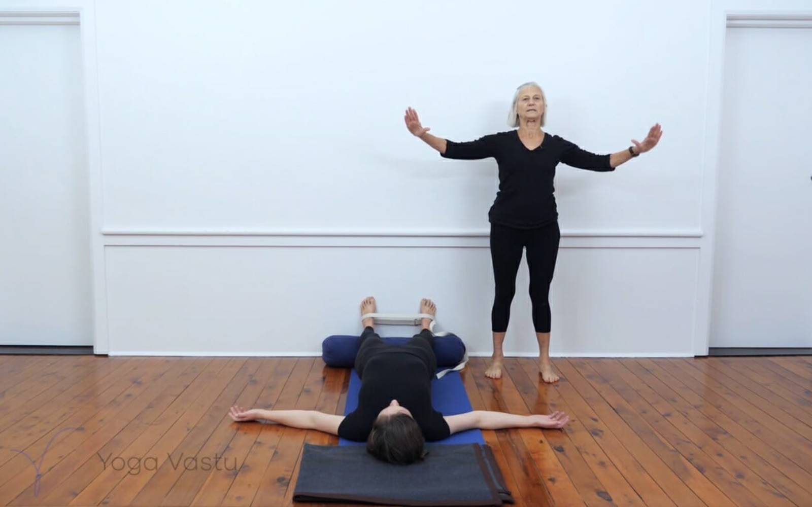 Online Iyengar yoga videos | Restorative and pranayama to strengthen your foundations