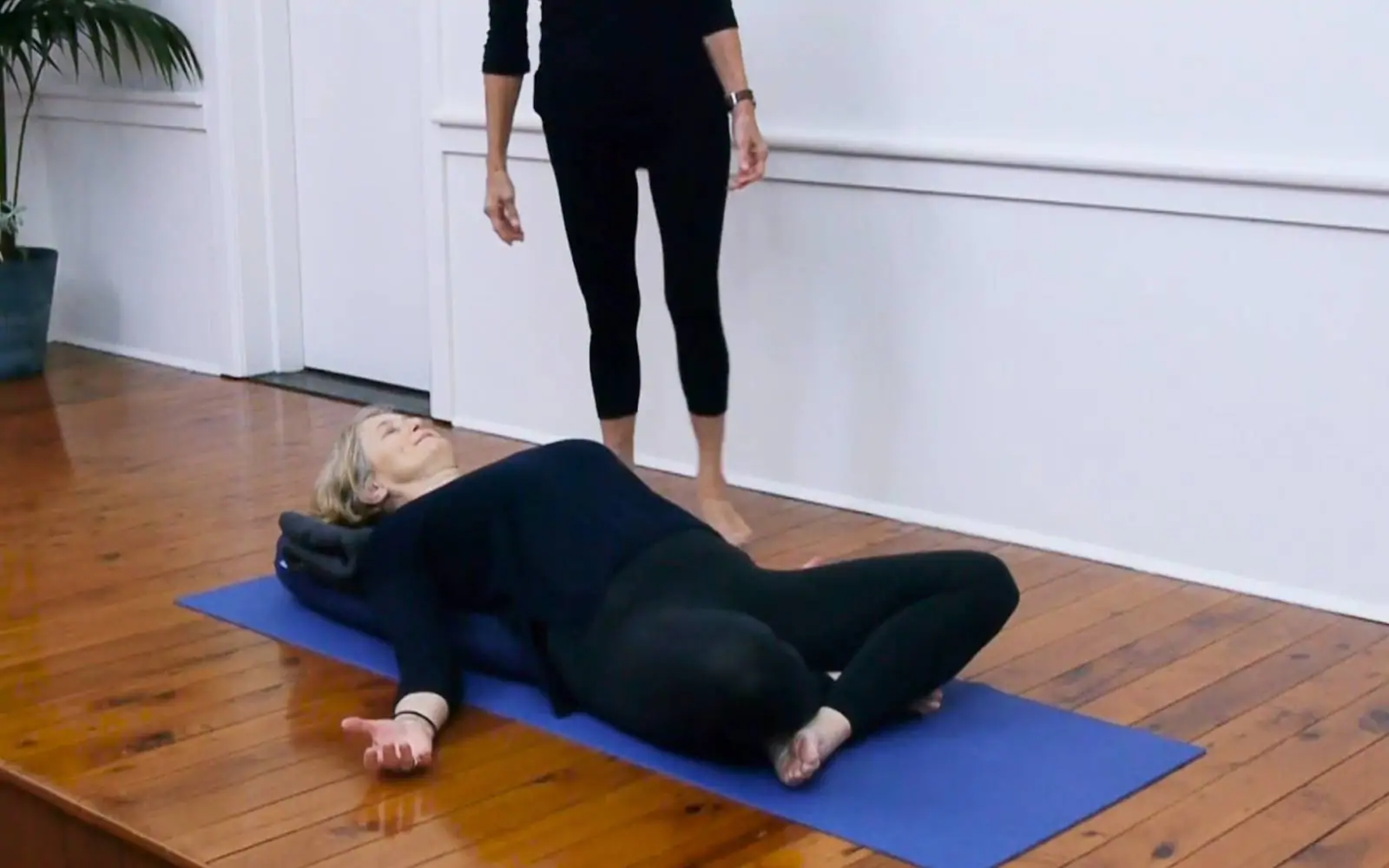 Yoga Lying Down for Beginners, Over 50, Yoga for Seniors: 20 Minutes -  YouTube