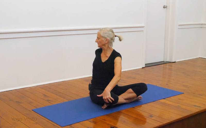 Simple Cross Legs Twist pose