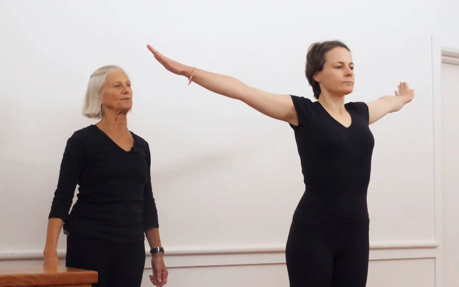 Online Iyengar yoga videos | Mini sequence for shoulders and upper back