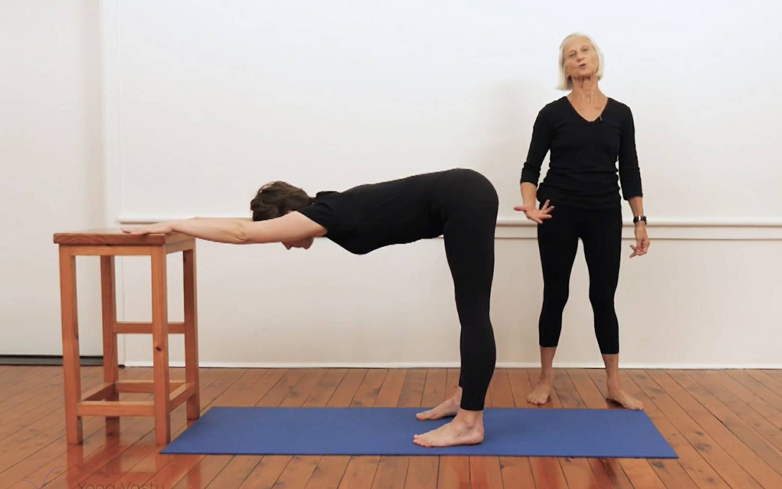 Online Iyengar yoga videos | Mini sequence for shoulders and upper back