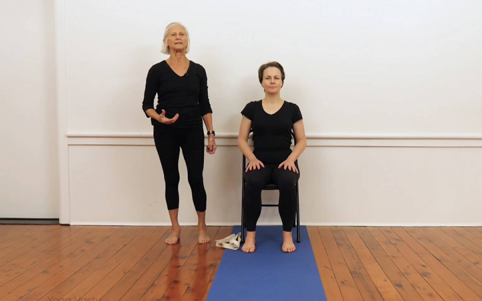 Online Iyengar yoga videos | Mini-sequence to open up through the legs and hips