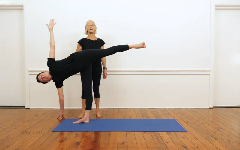 Revolved Side Angle Pose (Parivritta Parsvakonasana) | Iyengar Yoga
