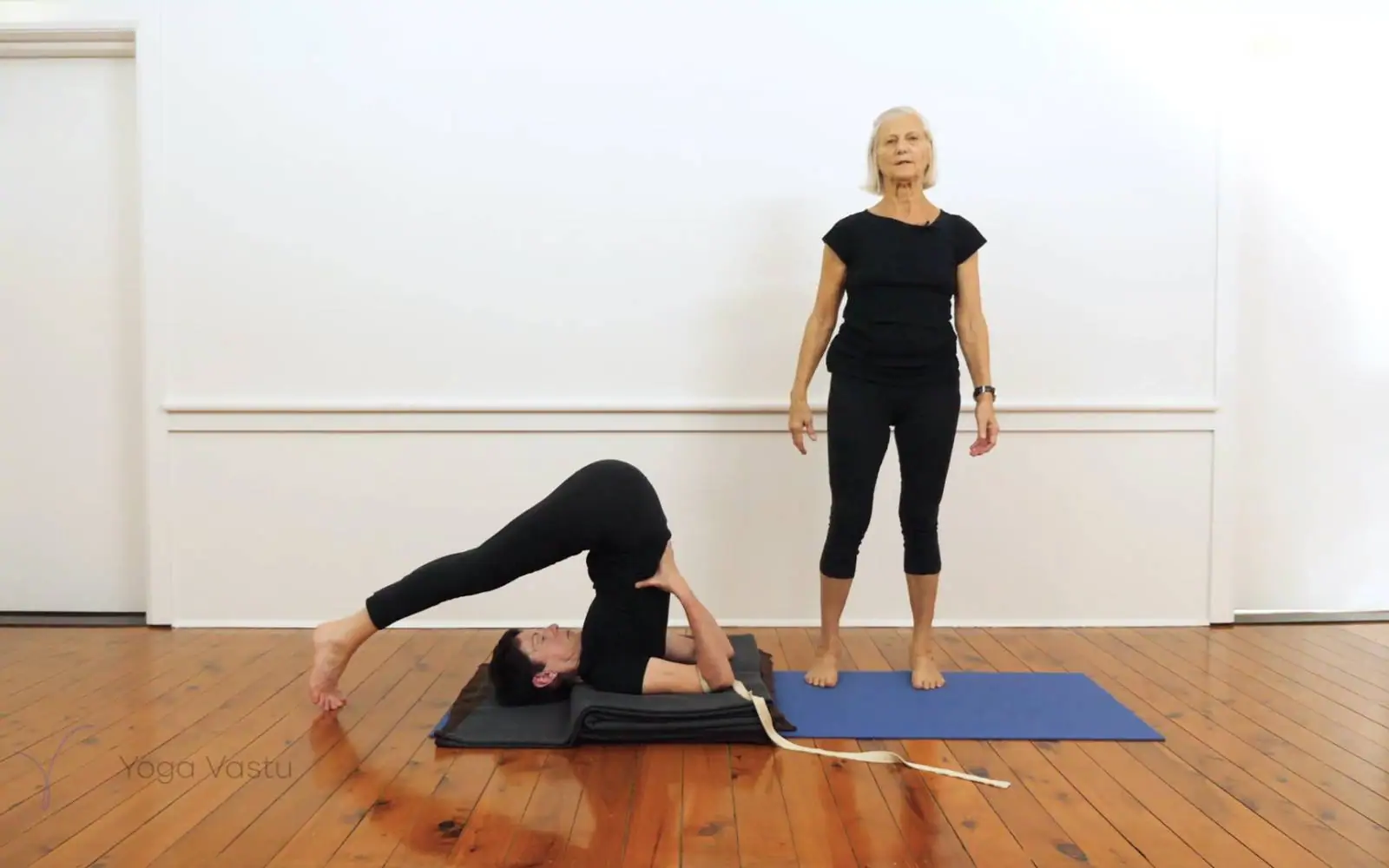 Iyengar Yoga: Poses, Asanas, Benefits (and much more..) | Gympik Blog