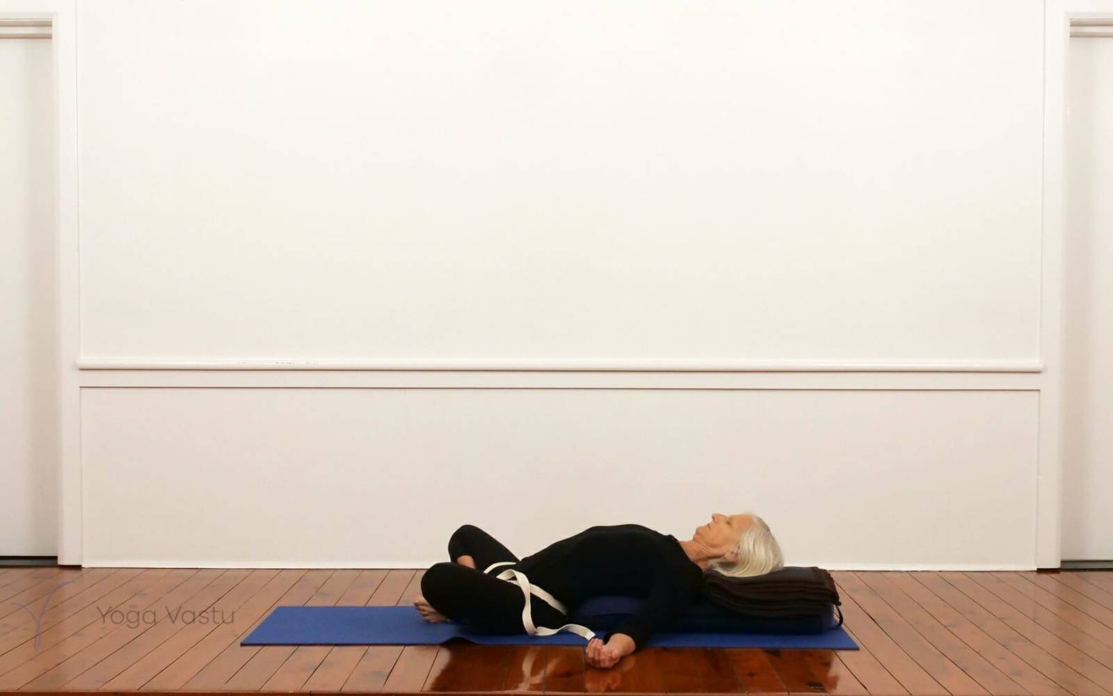 Online Iyengar yoga videos | Dynamic forward bend session (212)