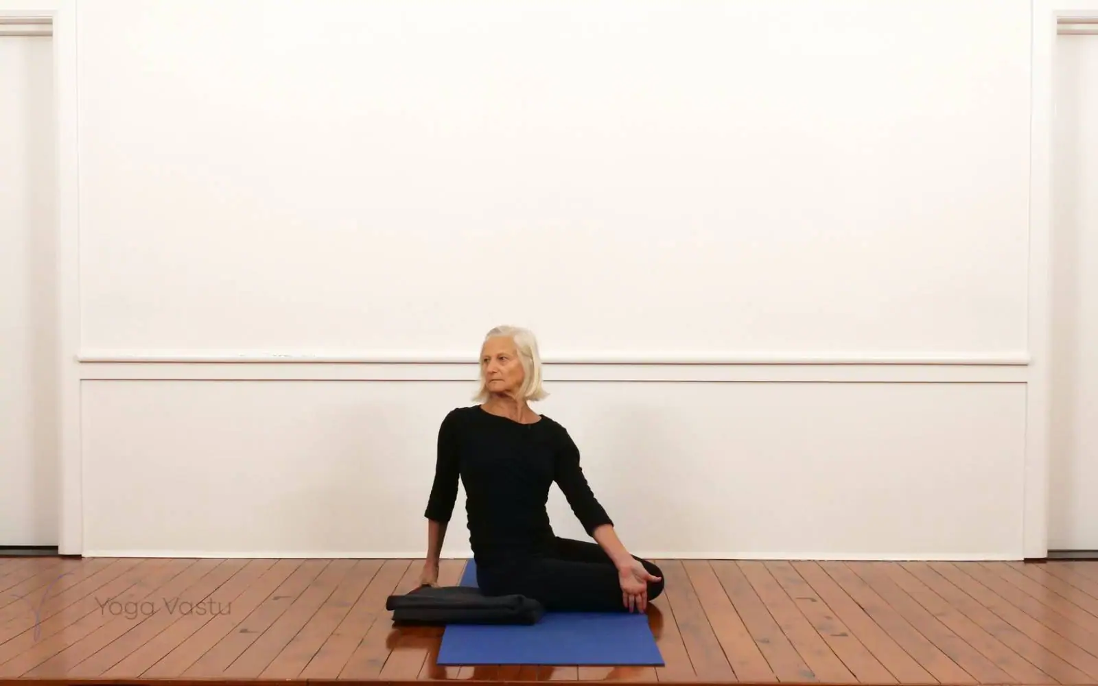 Online Iyengar yoga videos | Dynamic forward bend session (212)