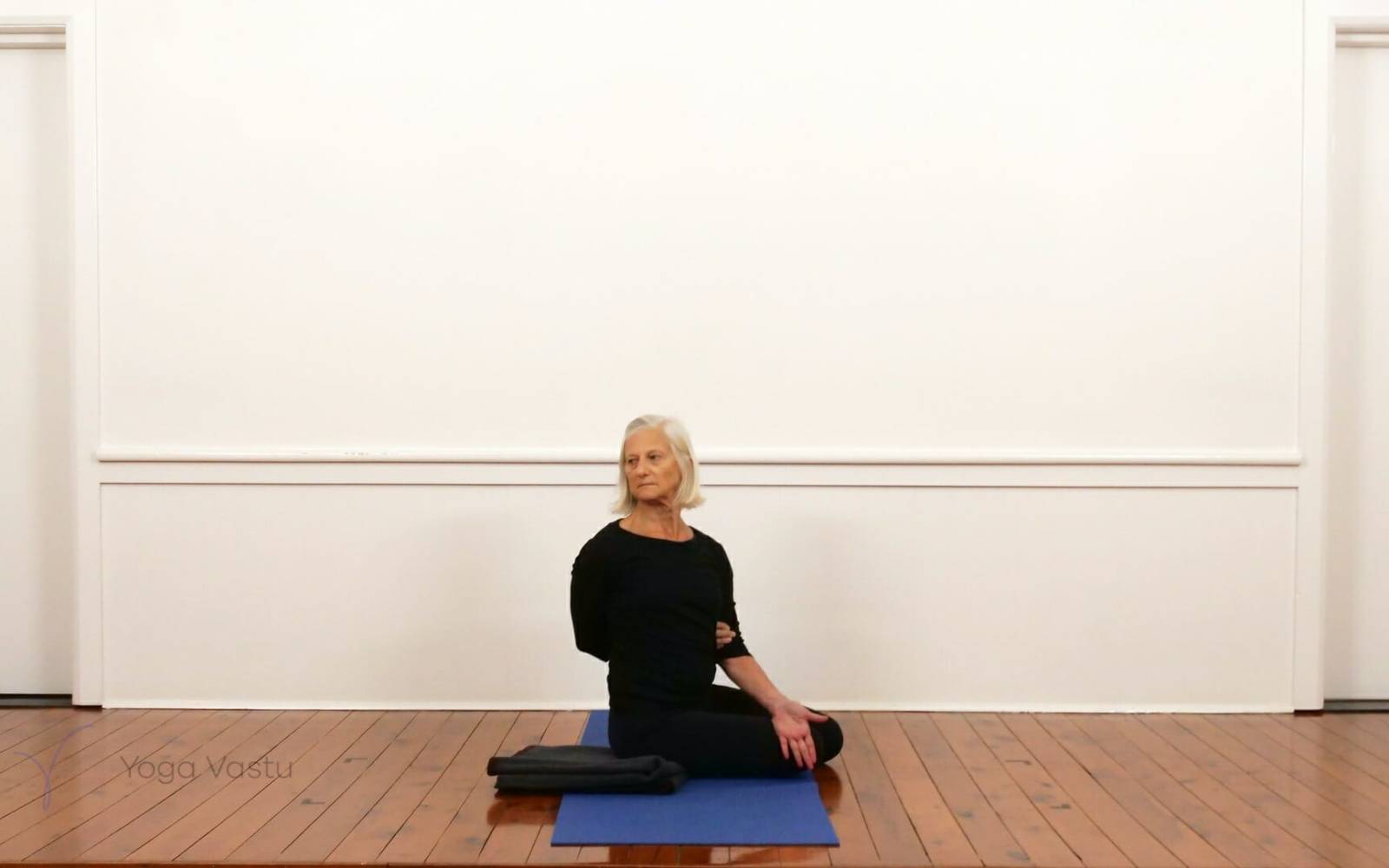 Online Iyengar yoga videos | Dynamic forward bend session (212)