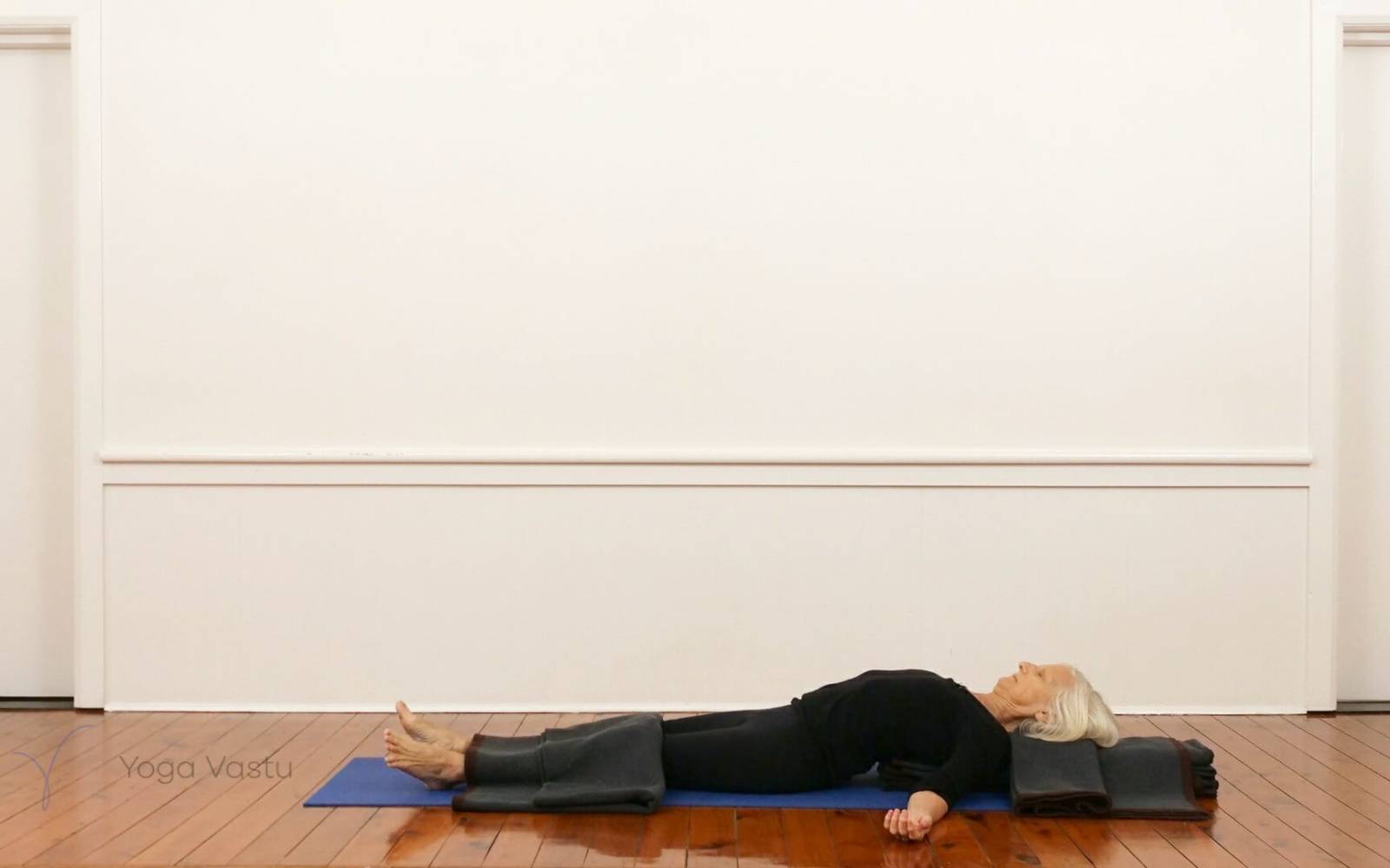 Online Iyengar yoga videos | Shoulder-opening poses with restorative and pranayama (210)