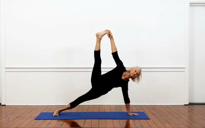Shoulder-Pressing Pose: Strengthen Your Abs, Arms, and Heart