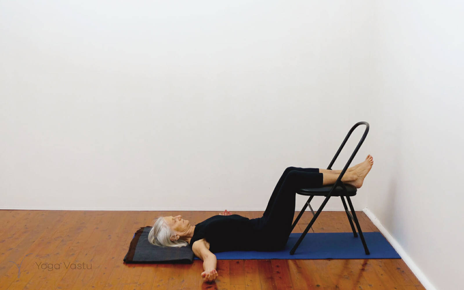 Online Iyengar yoga videos | Building strength and flexibility with support