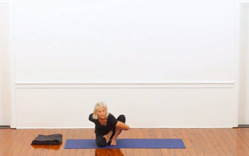 Marichyasana II pose