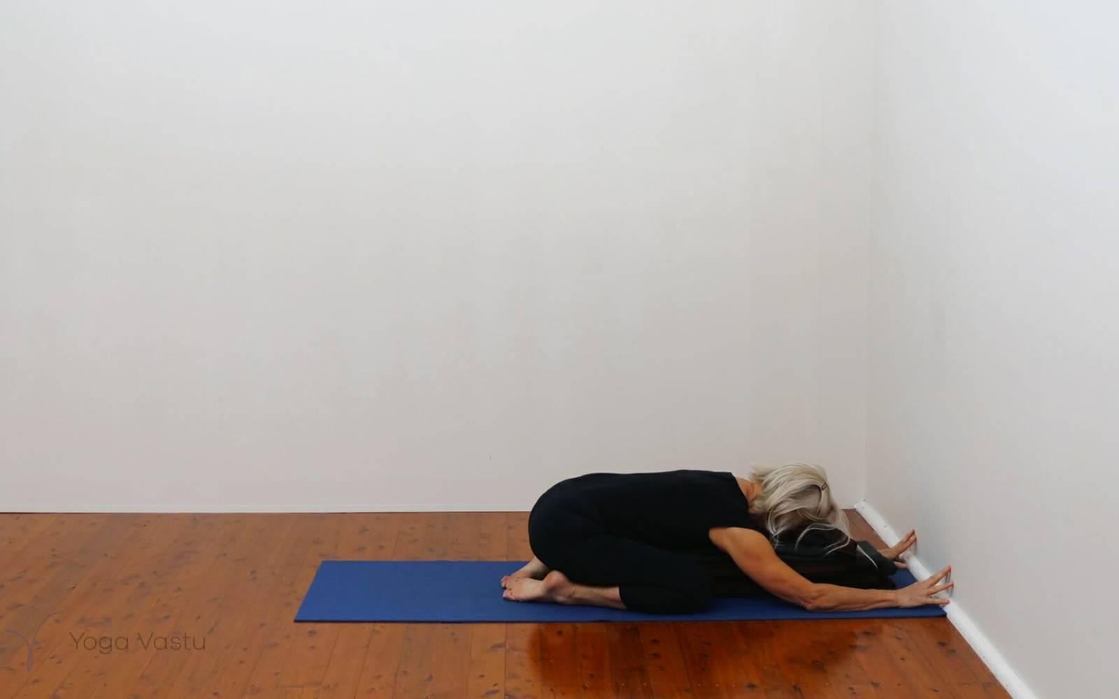 Online Iyengar yoga videos | Short restorative and nerve quietening sequence